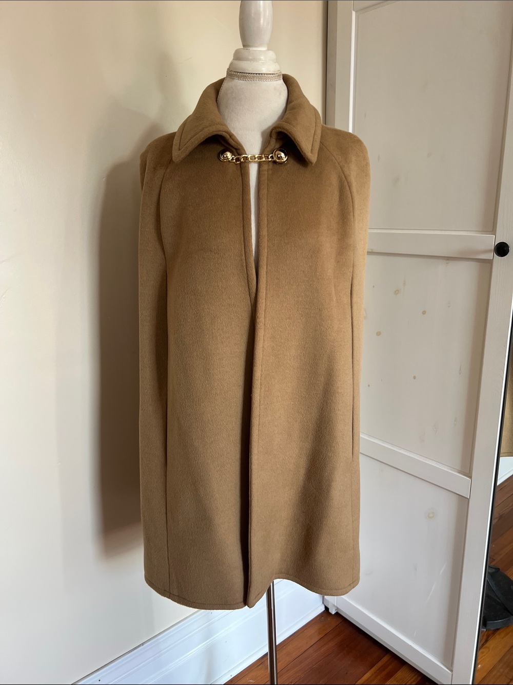 MICHAEL Michael Kors Elegant Camel Wool Blend Gold Chain Hardware Cape Coat S
